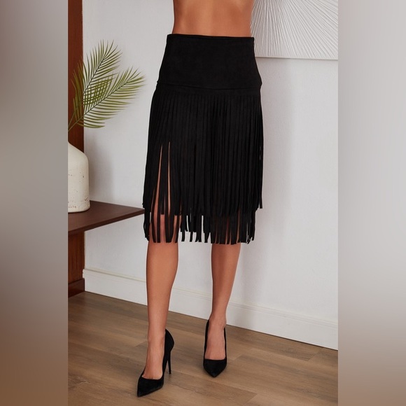(67006-NUDE) ZIP UP FAUX SUEDE MINI SKIRT WITH FRINGE HEM DETAIL - Picture 3 of 7